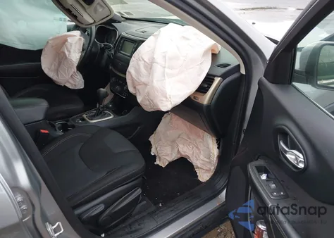 2015 Jeep Cherokee Latitude из США, поврежденный, VIN 1C4PJMCS5FW740097